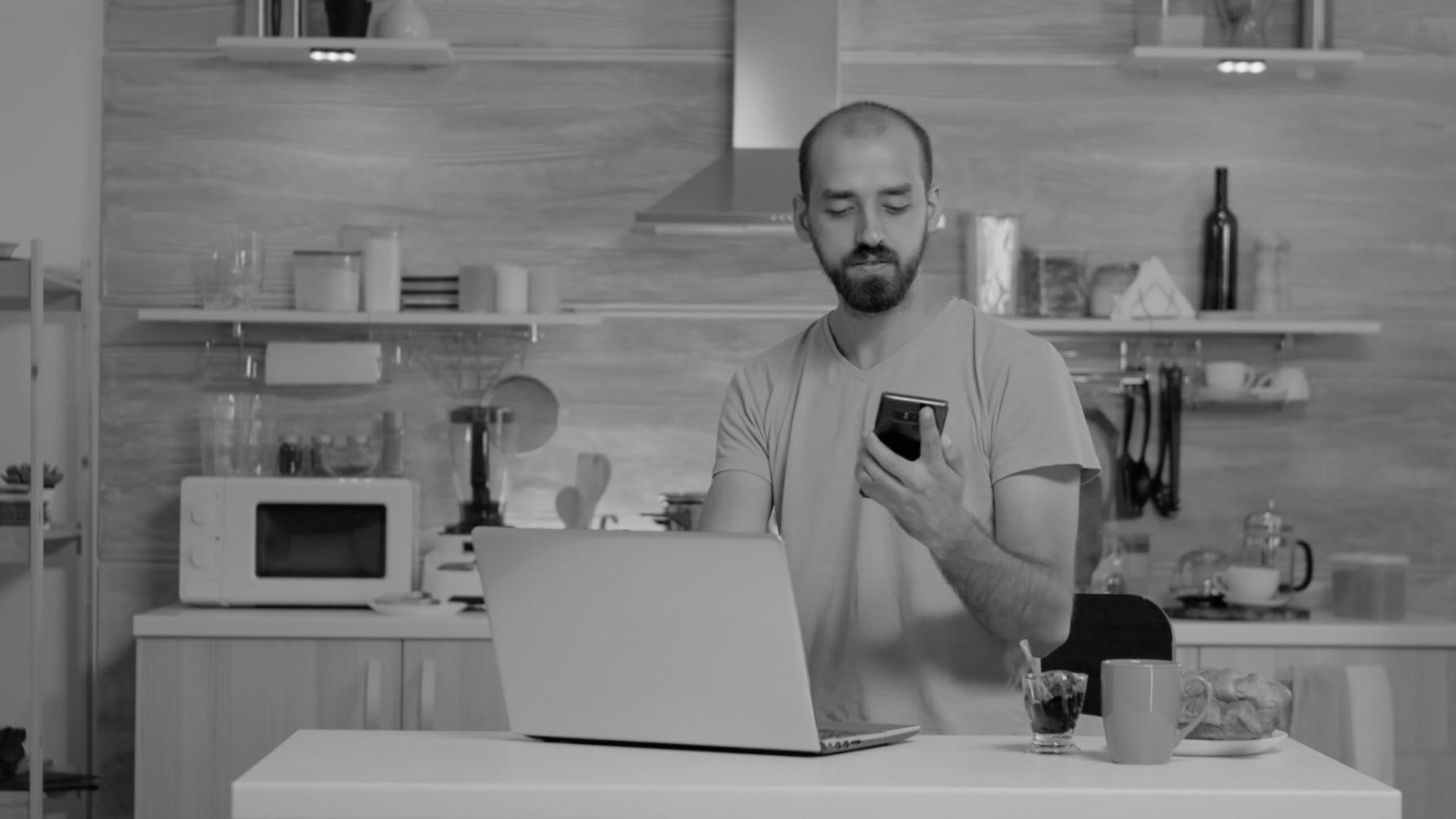 Équipe nerivonatulex en réunion de travail collaboratif